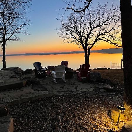 Blufftop Cabin Retreat Hot Tub And Fall Views! Villa Canadian Buitenkant foto