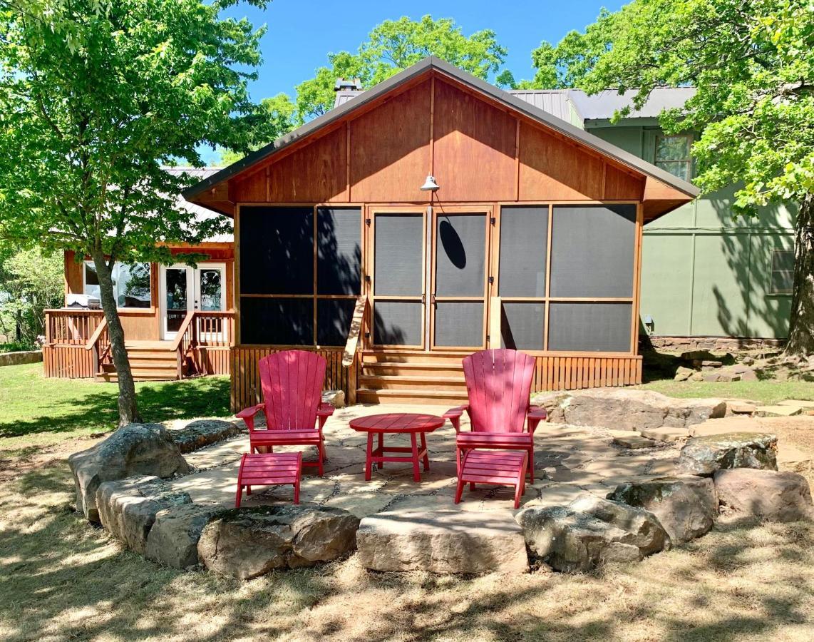 Blufftop Cabin Retreat Hot Tub And Fall Views! Villa Canadian Buitenkant foto